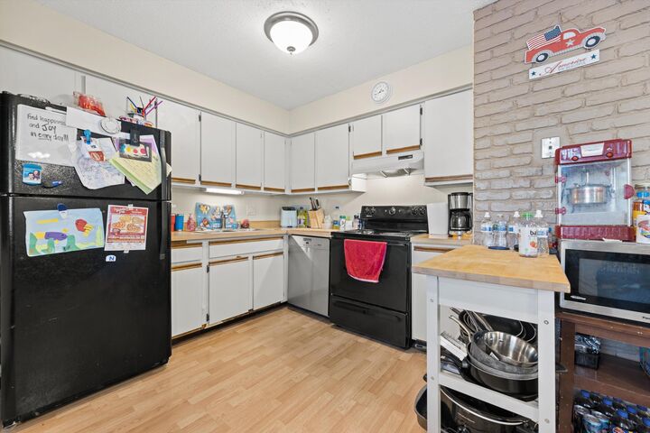 Property Photo: 809 Ridgeway Dr WI 53072