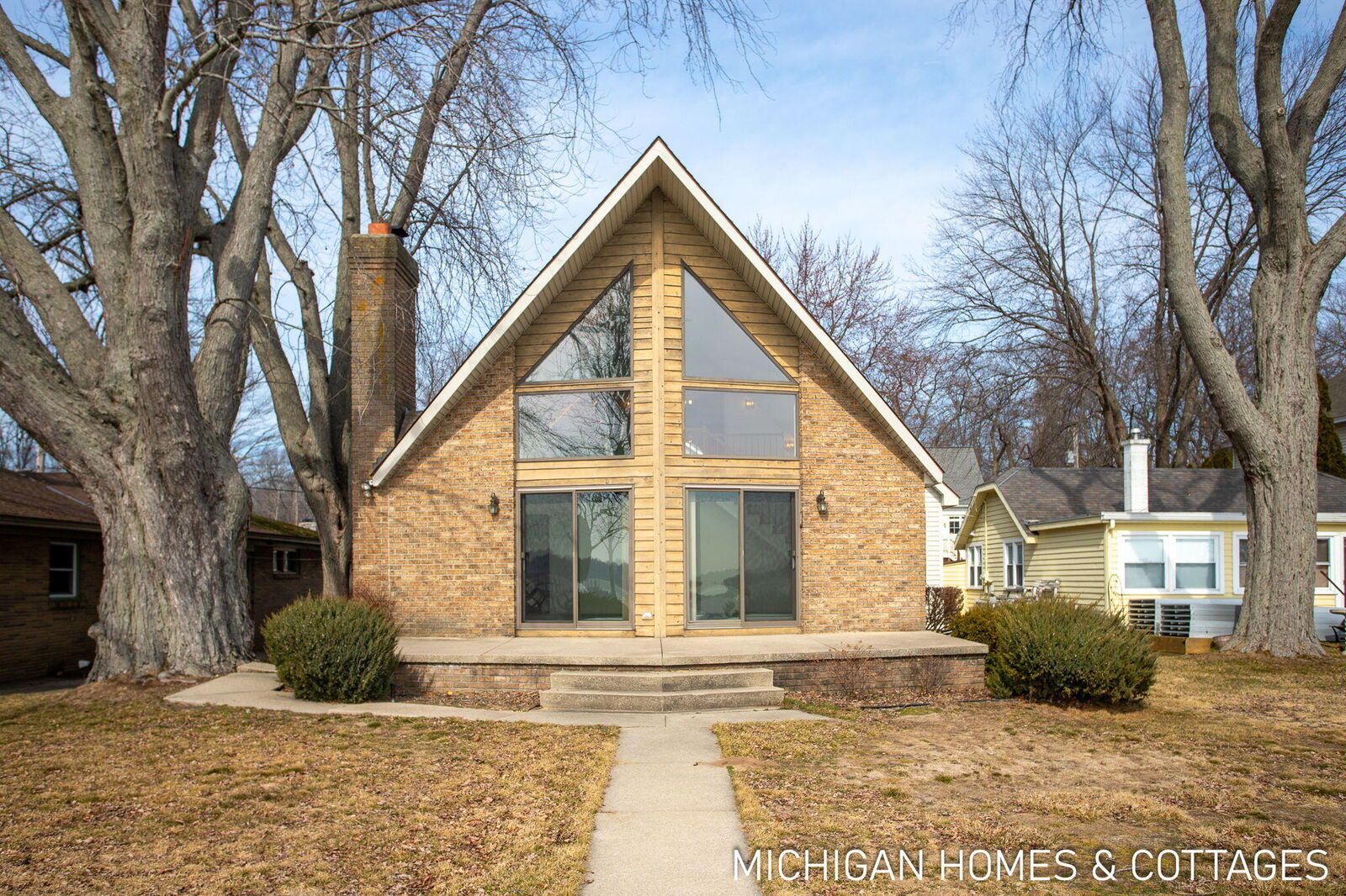 Property Photo:  2012 Lake Street  MI 49424 