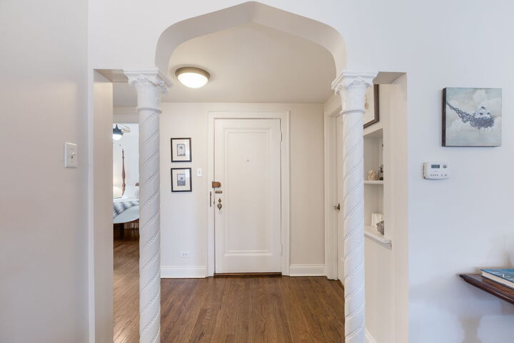 Property Photo: 1118 Washington Boulevard 1A IL 60302