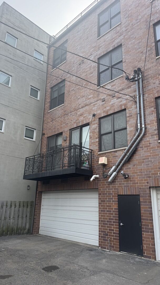 Property Photo:  2507 N Milwaukee Avenue 2N  IL 60647 
