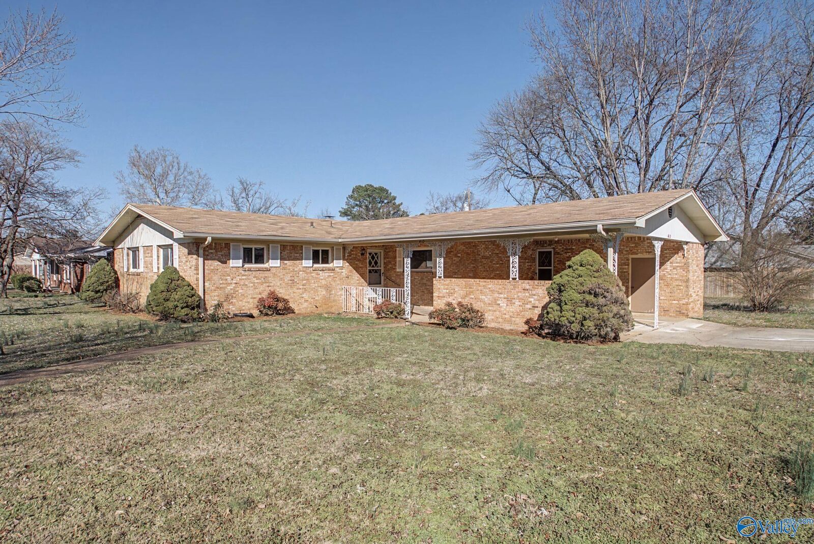 Property Photo:  410 Gale Lane  AL 35611 