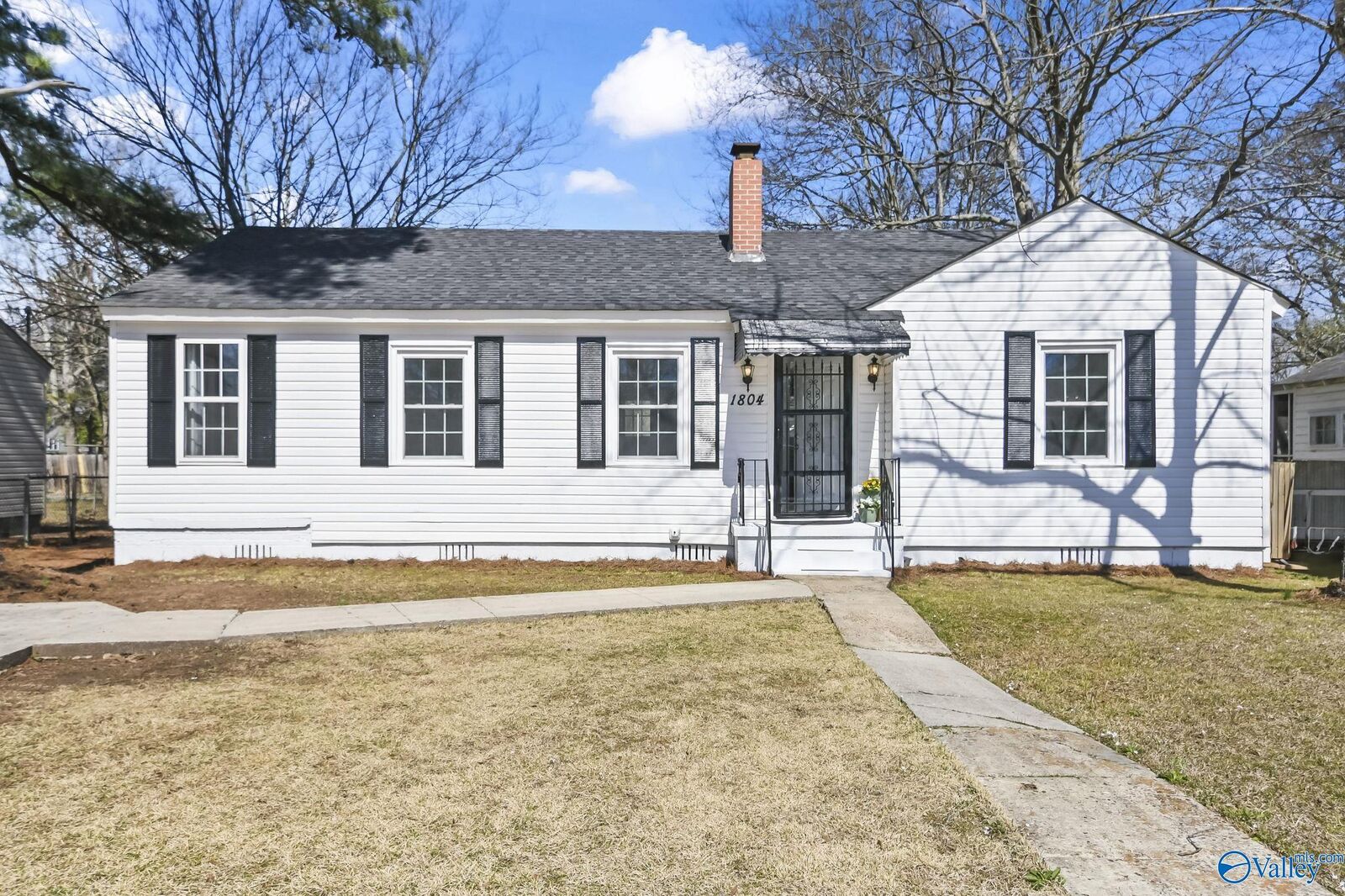 Property Photo:  1804 Enolam Blvd SE  AL 35601 