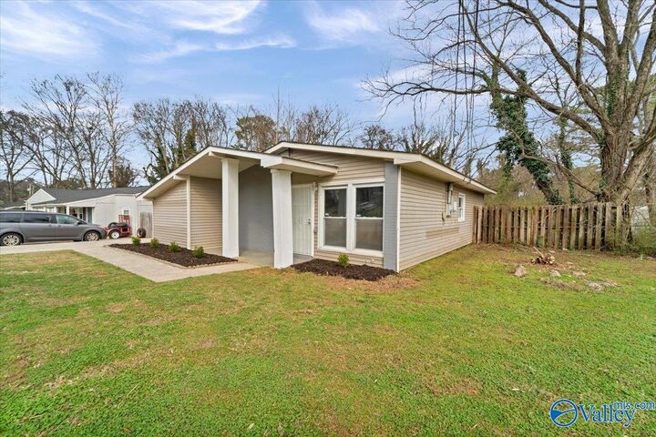 Property Photo:  4802 Cottonwood Drive NW  AL 35810 