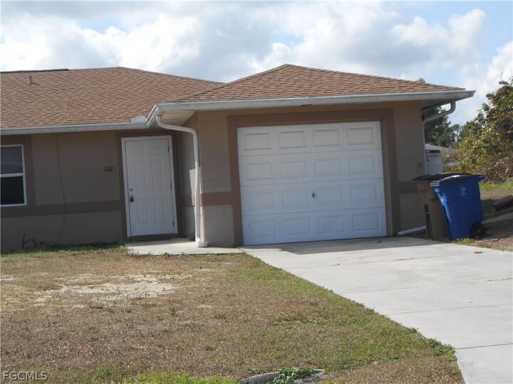 Property Photo:  202 Hightower Avenue S  FL 33973 