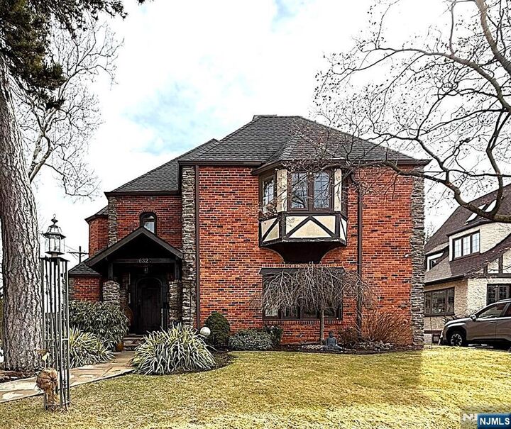 Property Photo:  632 Belgrove Drive  NJ 07032 