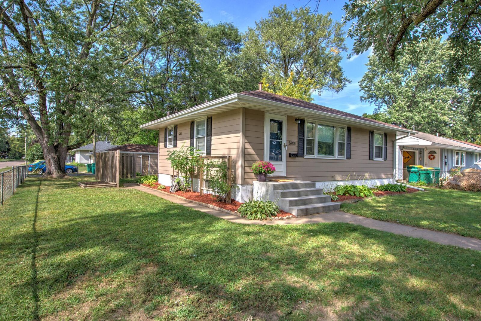 Property Photo:  5901 Idaho Avenue N  MN 55428 
