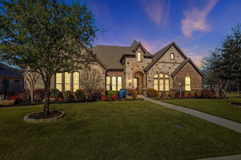 Property Photo: 312 Montrose Lane TX 76092