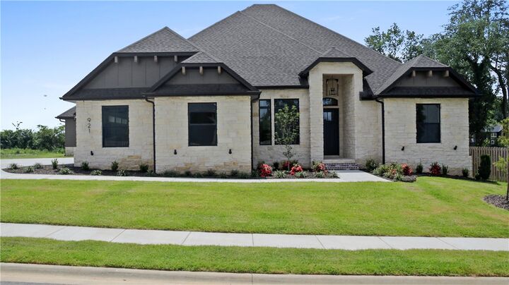Property Photo: 921 Greenhorn Street AR 72712