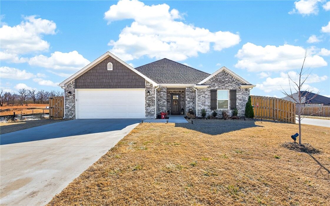 Property Photo:  1201 Greendale Avenue  AR 72745 