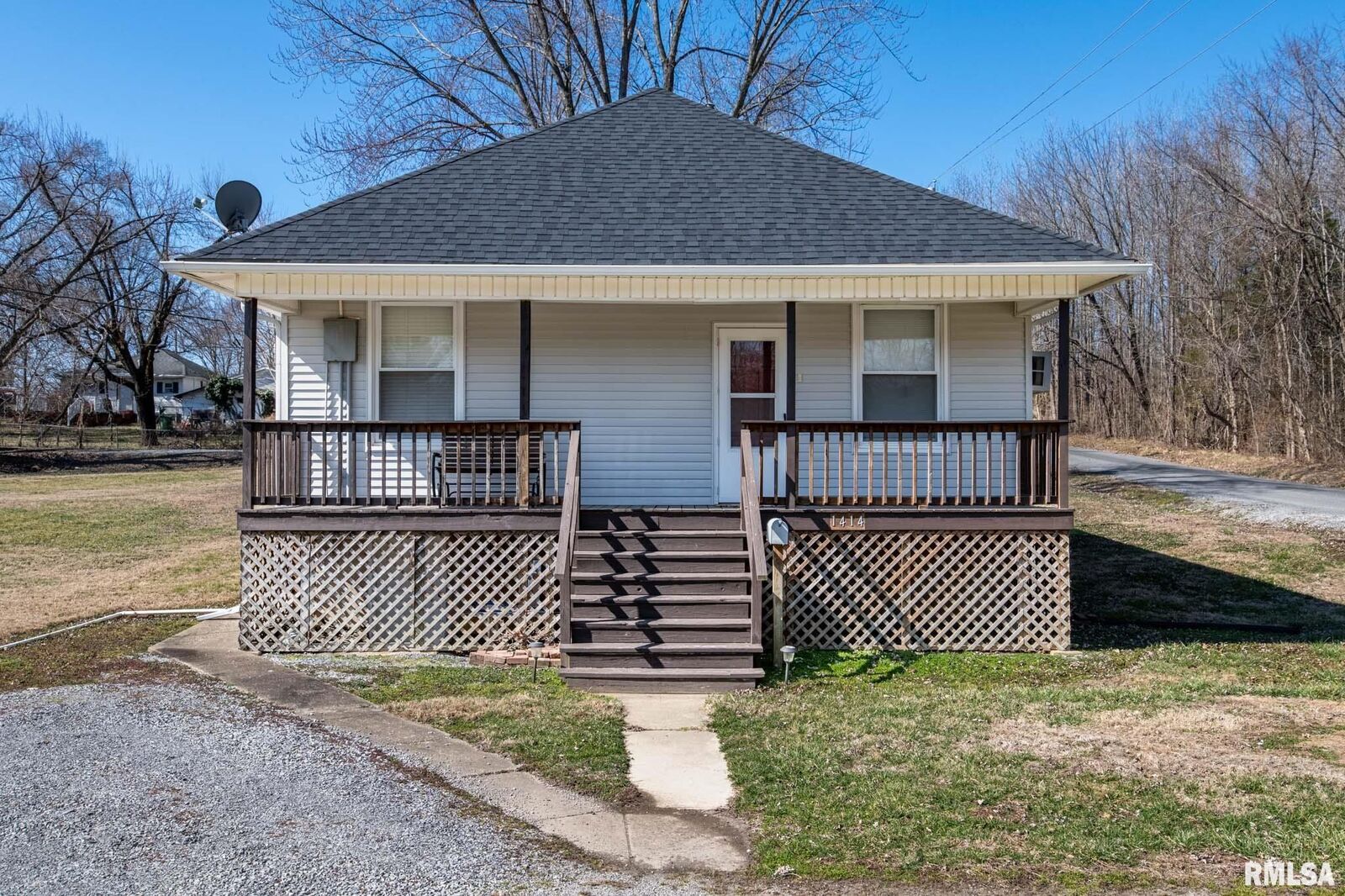 Property Photo:  1414 Newton Avenue  IL 62951 