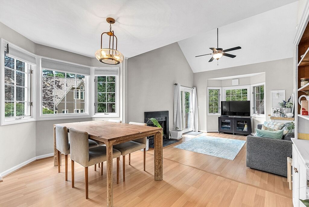 Property Photo:  5 Weybridge Ln 5  MA 01748 