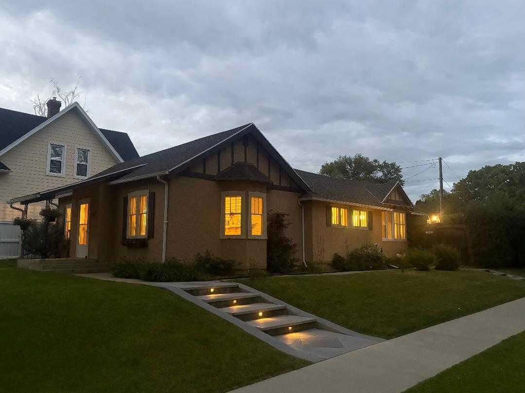 Property Photo: 1407 4 Avenue S AB T1J 0R6