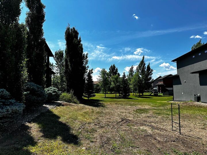 Property Photo: 13 Blue Heron View AB T1R 0X5