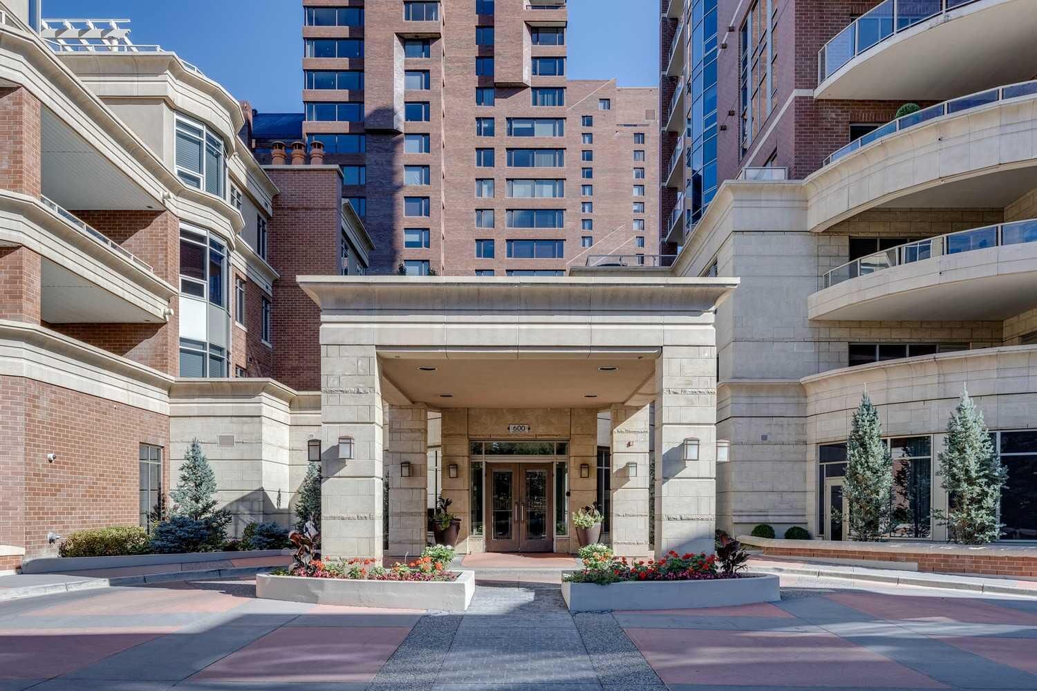 Property Photo: 600 Princeton Way SW 702 AB T2P 5N4