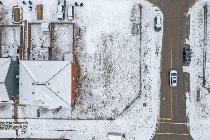 Property Photo:  221 Heritage Drive  AB T9K 0X9 