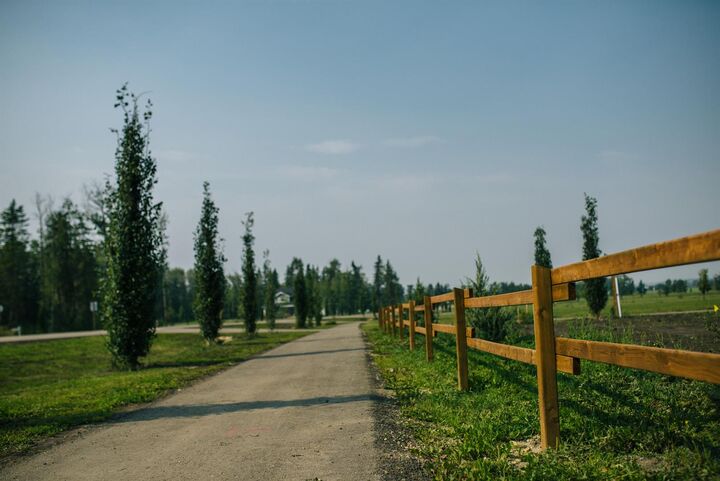 Property Photo:  28124 Township Road 412 34  AB T4L 0J6 