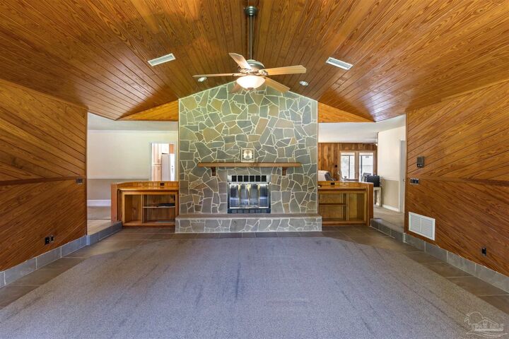 Property Photo: 219 Man O War Cir FL 32533