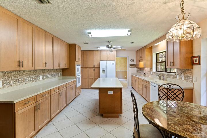 Property Photo:  219 Man O War Cir  FL 32533 