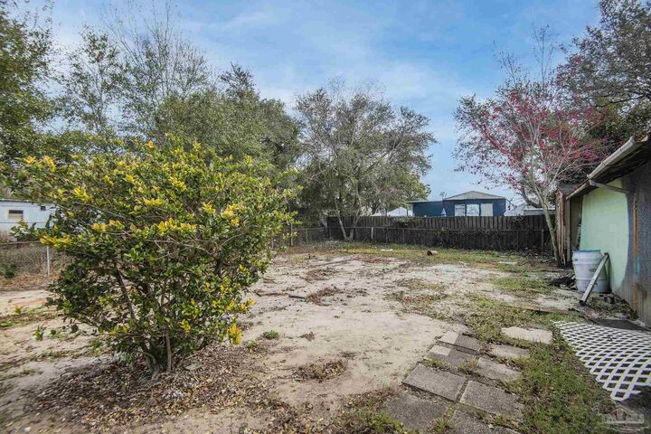 Property Photo:  5218 Plateau Rd  FL 32507 