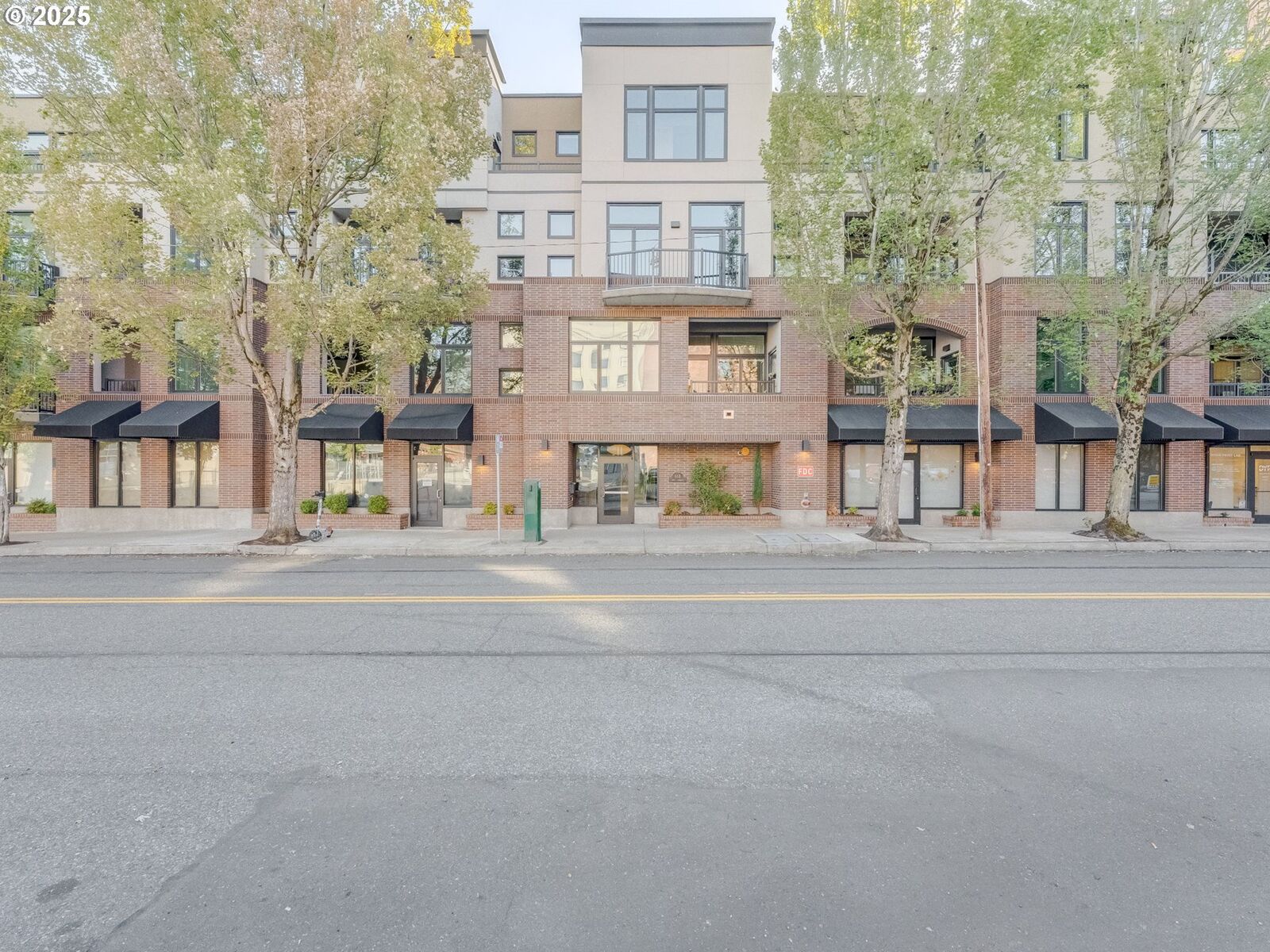 Property Photo:  618 NW 12th Ave 306  OR 97209 