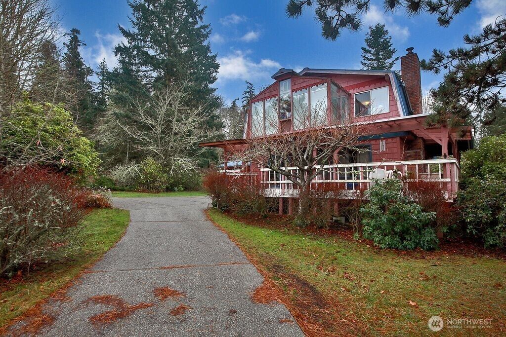 Property Photo: 6423 Admiralty Way WA 98249