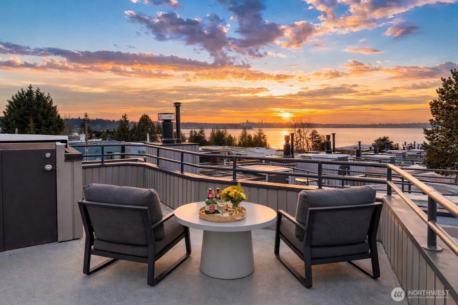 Property Photo:  10142 NE 63rd Street  WA 98033 