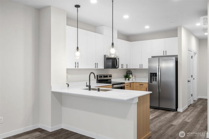 Property Photo:  15613  Admiralty Way B1  WA 98087 