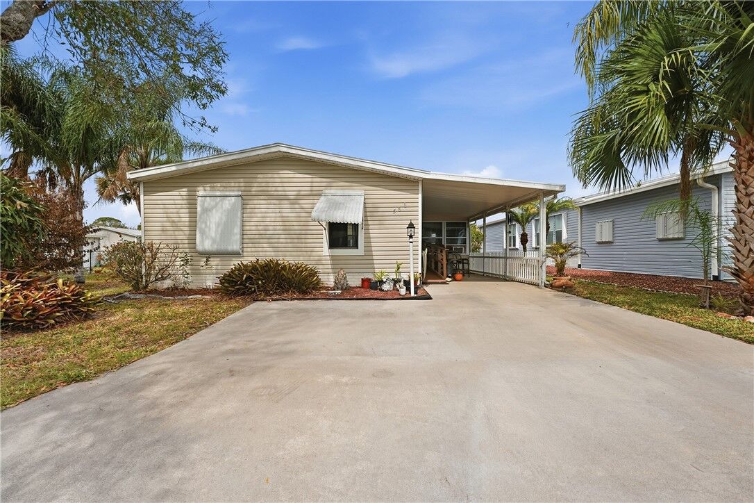 Property Photo:  566 Dolphin Circle  FL 32976 