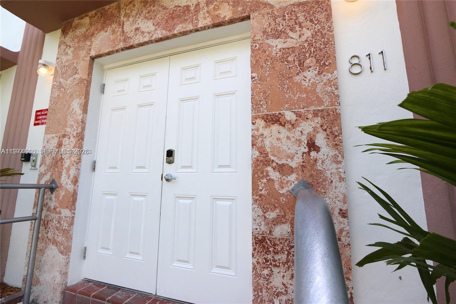 Property Photo: 811 Jefferson Ave 104 FL 33139