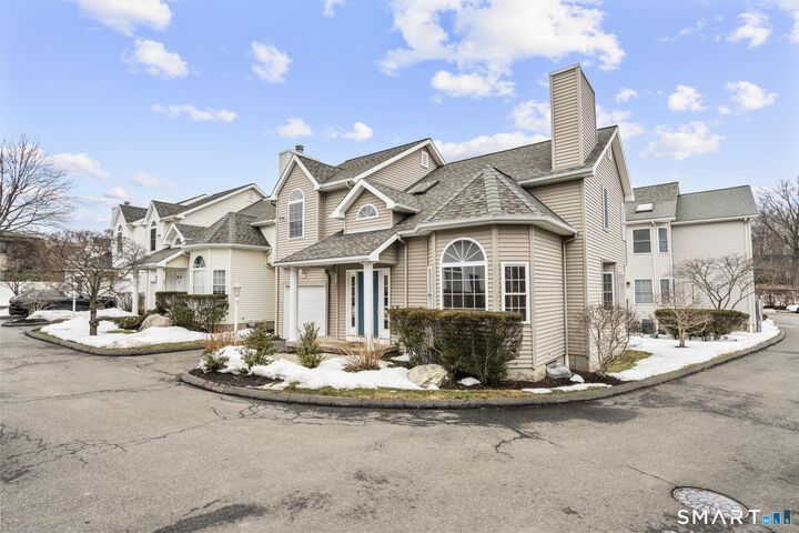 Property Photo:  168 Colonial Road Apt 6  CT 06906 