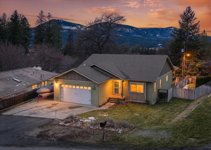 Property Photo:  103 Crestview Dr  WA 99114 