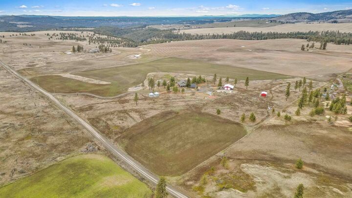 Property Photo: 7617 E Elder Rd WA 99036