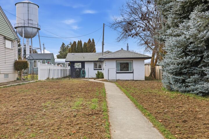 Property Photo: 104 W Adams St WA 99134