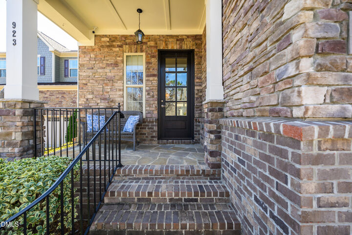 Property Photo:  923 Regency Cottage Place  NC 27518 