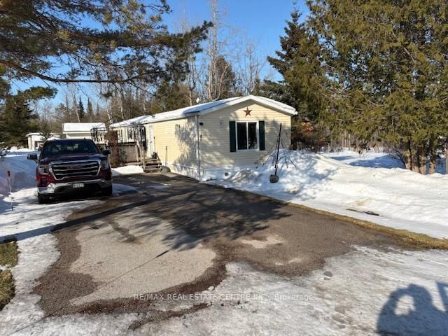 Property Photo: 40 Maple Grove Village Road ON N0C 1B0