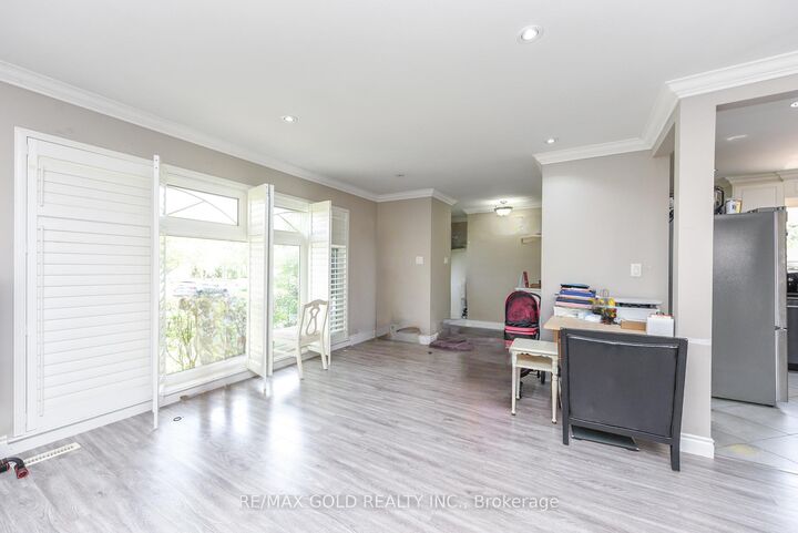 Property Photo: 11 Dudley Place ON L6T 3C2