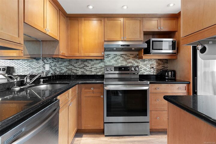 Property Photo: 325 Maitland St 104 BC V9A 7E9