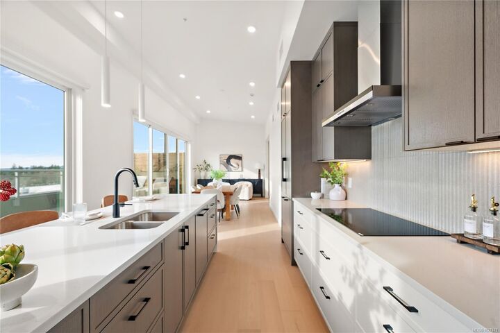 Photo de la propriété:  1102 Esquimalt Rd 502  BC V9A 0L3 