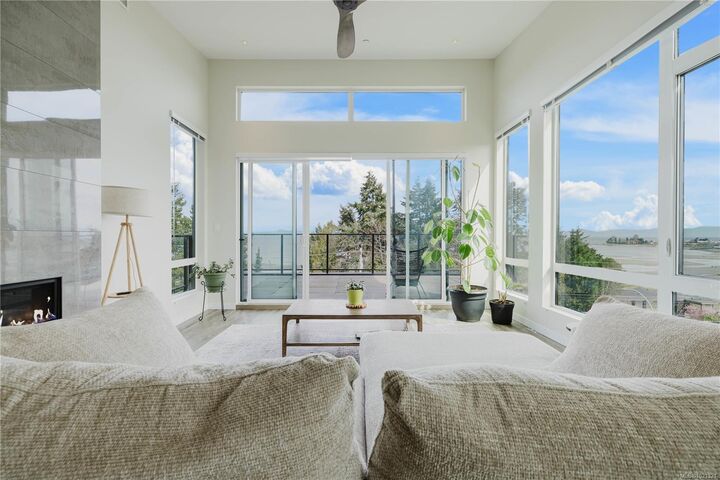 Property Photo:  100 Lombardy St 402  BC V9P 1P3 