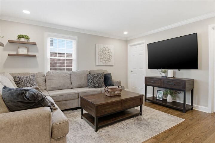 Property Photo: 1924 Shaler Dr PA 15116