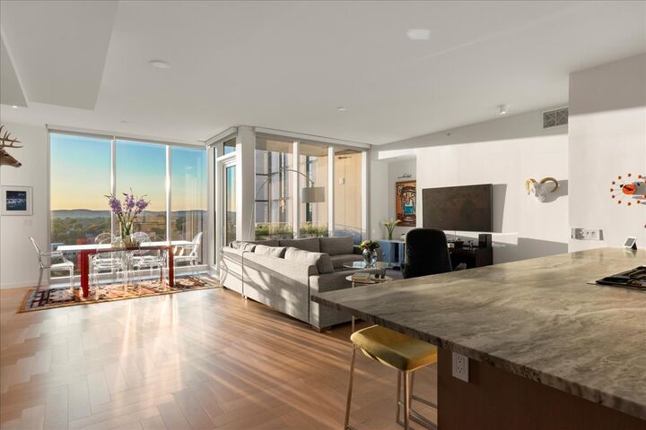 Property Photo: 313 W 17th Street 1104 TX 78701