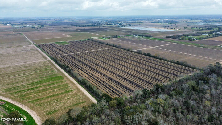 Property Photo: 14001 W Etienne Road LA 70555