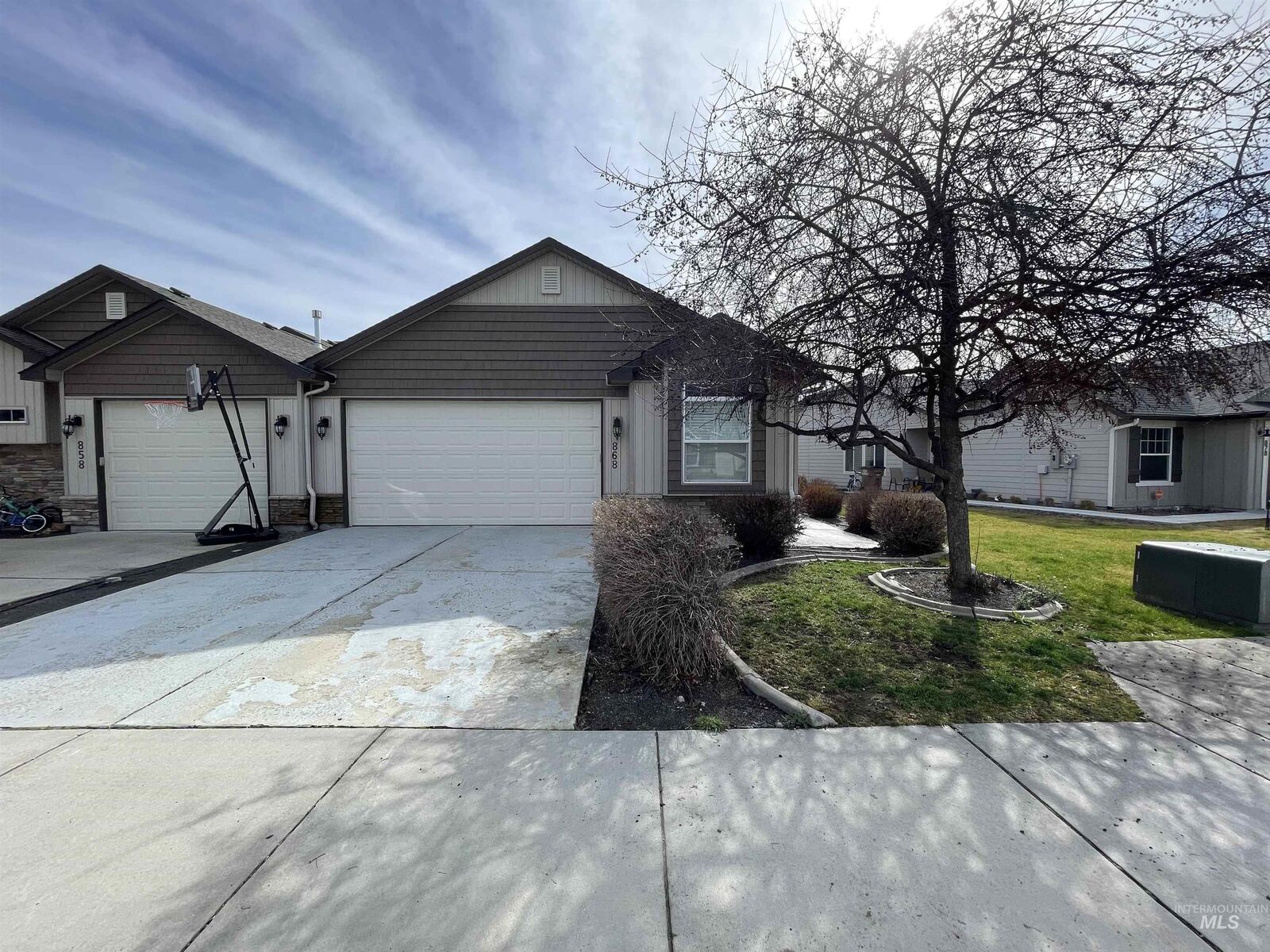 Property Photo:  868 S Beaver Creek Way  ID 83617 