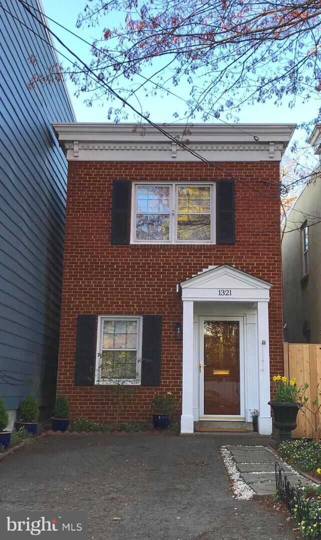 Property Photo:  1321 Queen Street  VA 22314 