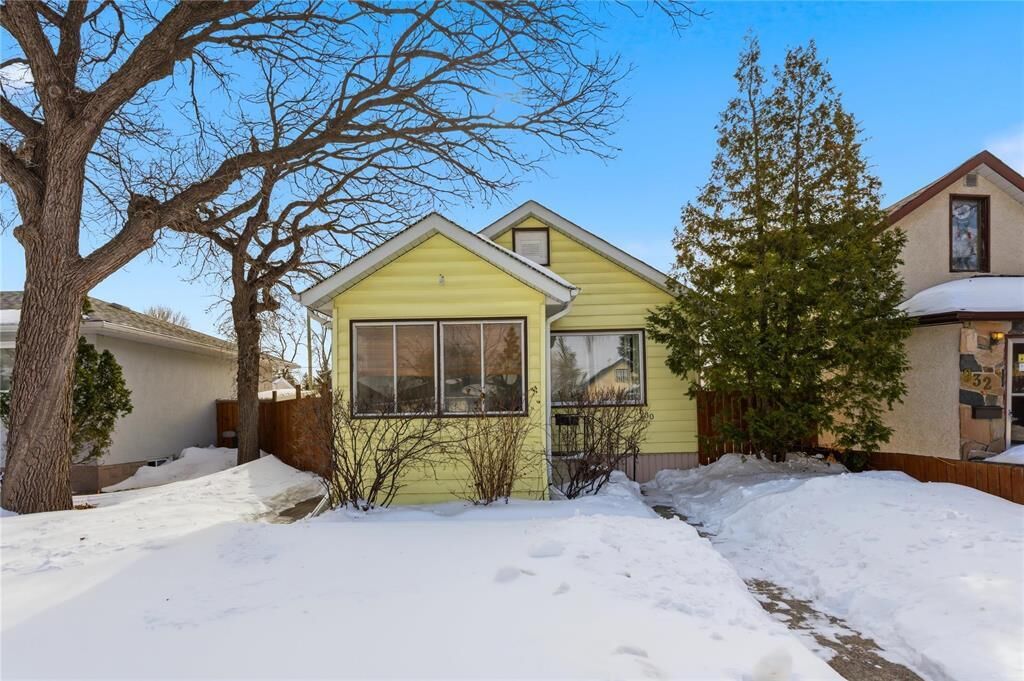 Property Photo:  930 Merriam Boulevard  MB R3T 0V3 