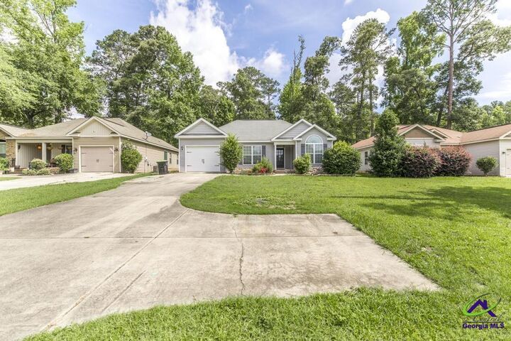Property Photo:  510 Leisure Lake Drive  GA 31088-0000 