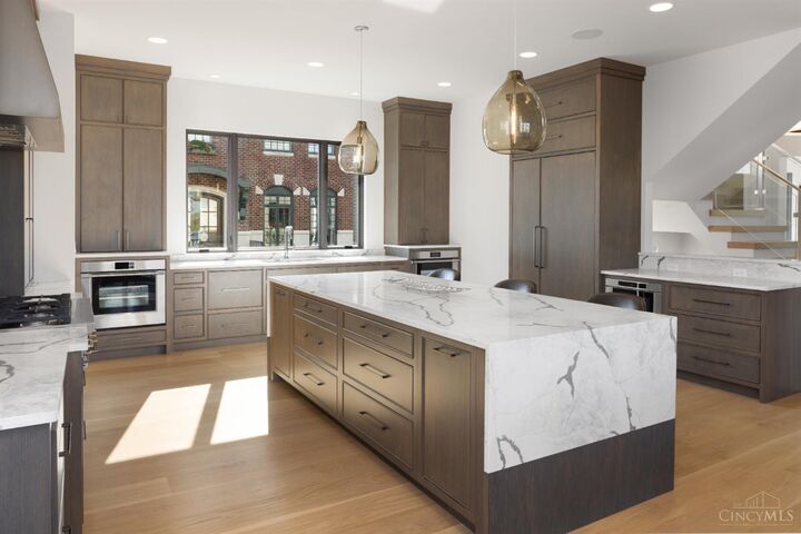 Property Photo:  2920 Three Oaks Lane  OH 45209 