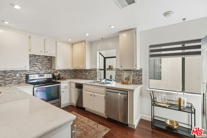 Property Photo: 4600 Via Dolce CA 90292