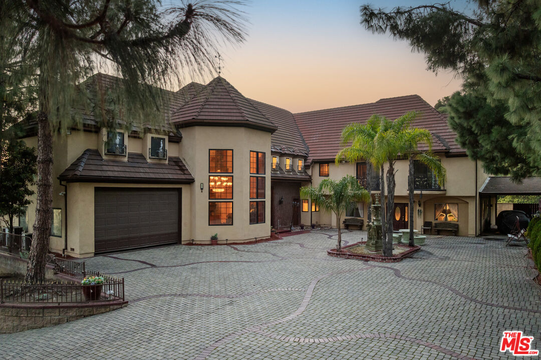 Property Photo:  1663 Vista Dr  CA 91201 