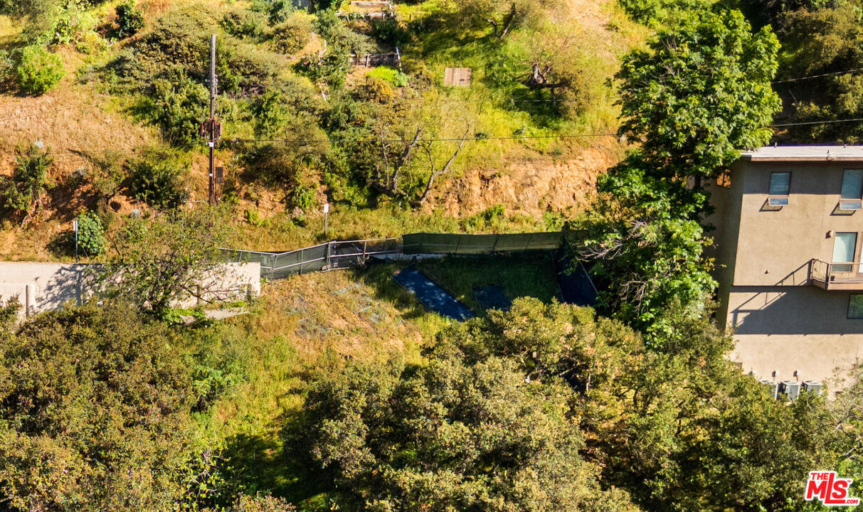 Property Photo:  2123 Groveland Dr  CA 90046 